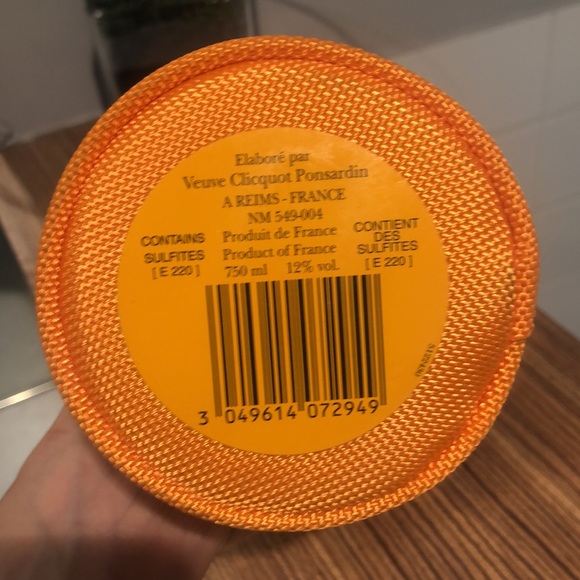 VEUVE CLIQUOT jacket brut champagne bottle sleeve insulated holde… - Picture 6 of 9